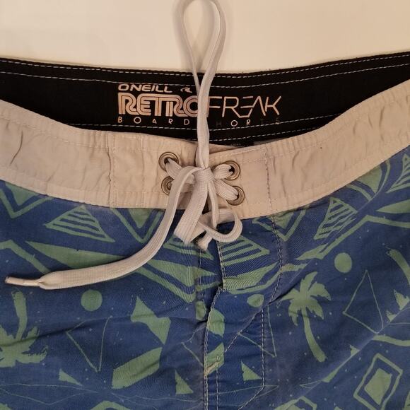 O'Neill Retro Freak Mens Boardshorts Comfortable Lightweight Easy to Care Sz 33 - Picture 2 of 6